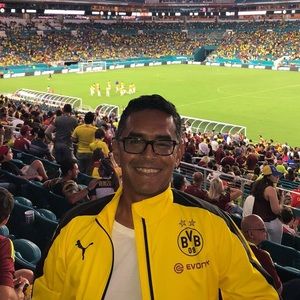 Meet your Posher, Mmartín eduardo